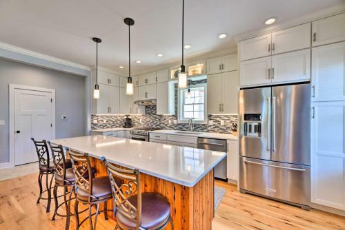 Charming Lake Erie Getaway Walk To Beach!