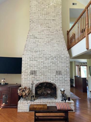 Cheerful Five-bedroom Villa With Fireplaces