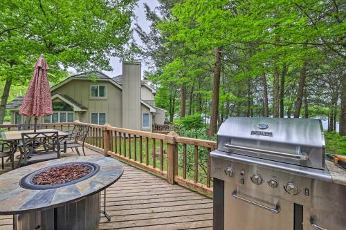 Lakefront Pocono Pines Paradise With Deck!