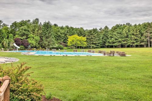 Lakefront Pocono Pines Paradise With Deck!
