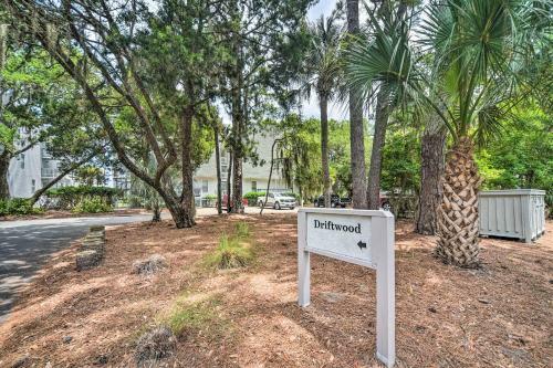 Apartamento Island Condo With Balcony, Golf Course Views!
