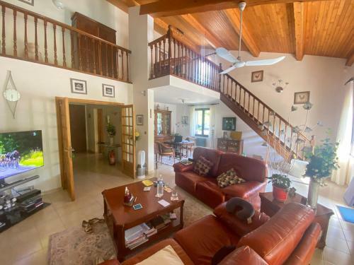 Villa Exceptionnelle Avec Piscine Et Tennis