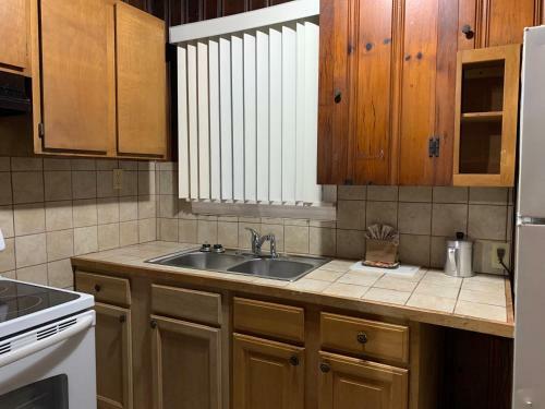 Motel Dewitt Rooms & Cottages