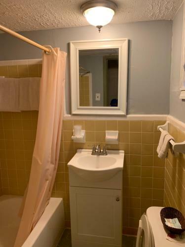 Motel Dewitt Rooms & Cottages