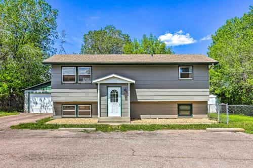 Charming Rapid City Apartment Walk To Lake!