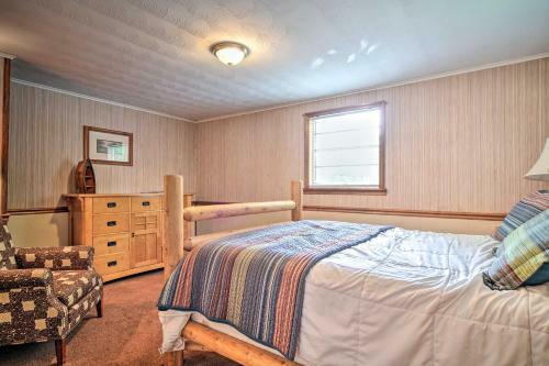 Lakefront Cabin In Inspiration Cove With Dock!