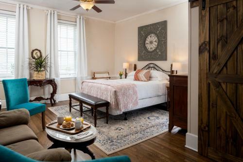 Bed & Breakfast Magnolia Manor And Chapel