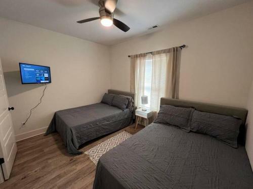 Delightful Cottage - 6 Miles From Downtown