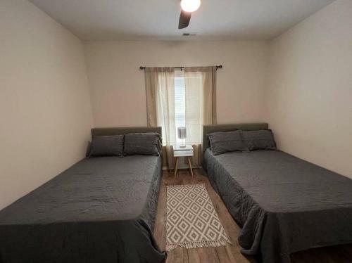 Delightful Cottage - 6 Miles From Downtown