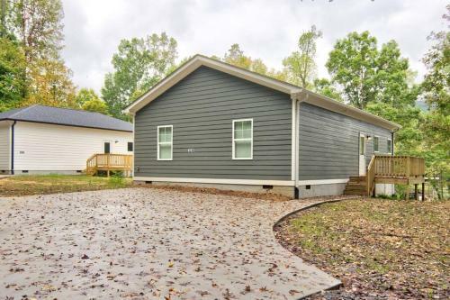 Delightful Cottage - 6 Miles From Downtown