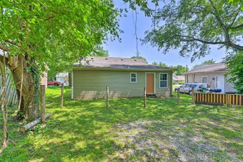 Quaint Dtwn Murfreesboro Cottage With Lush Yard