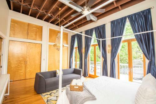 Apartamento Largest Rooftop W Firepit - Vaulted Luxe Penthouse