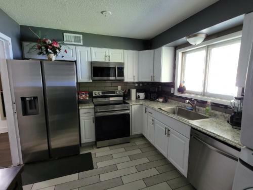 Lake Front, Remodeled, 8 Large Bed, 5br 3 Bath