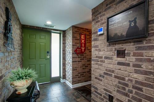 Penthouse Paradise - Fireplace And Mountain View