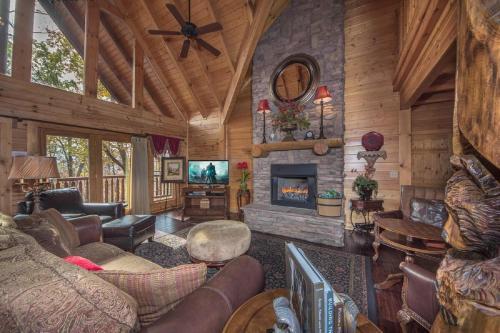 Luxurious 6 Bed, 6 Bath With Indoor Pool, Pool Table And Sweeping Views!