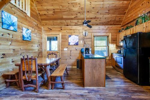 Laketown Bears - Pool Table & Hot Tub!