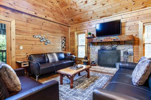 Laketown Bears - Pool Table & Hot Tub!