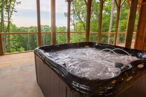 Mountain Views, Indoor Pool, Theater Room, And Fire Pit For 26!