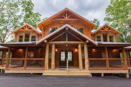Mountain Views, Indoor Pool, Theater Room, And Fire Pit For 26!