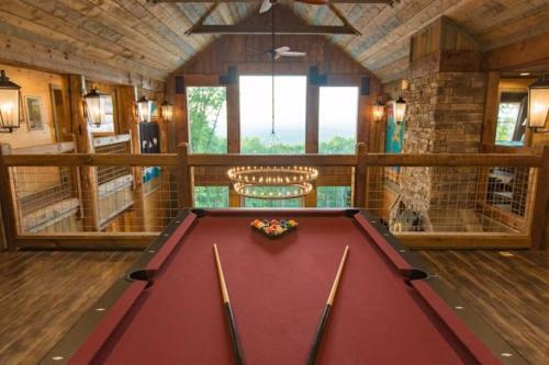 Mountain Views, Indoor Pool, Theater Room, And Fire Pit For 26!