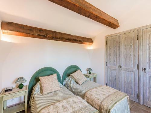 Lovely Castle In Provence-alpes-c�te Dazur With Terrace