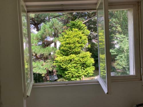 Maison De Plain Pied Dans Un Parc