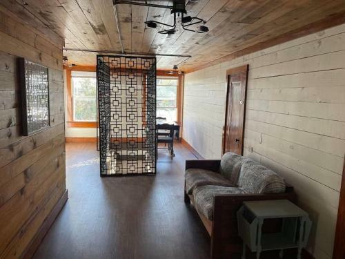 Beautiful Amp Spacious Fully Renovated Farmhouse