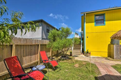 Apartamento Nautical Condo With Shared Patio, 1 Mi To Beach