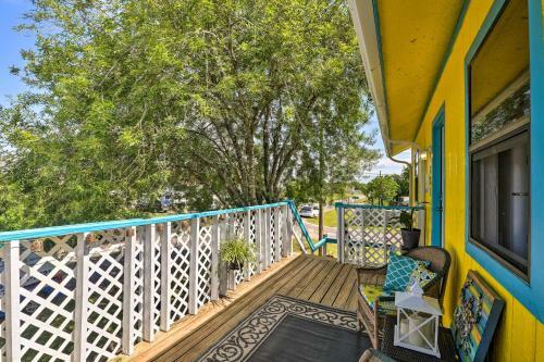 Apartamento Nautical Condo With Shared Patio, 1 Mi To Beach