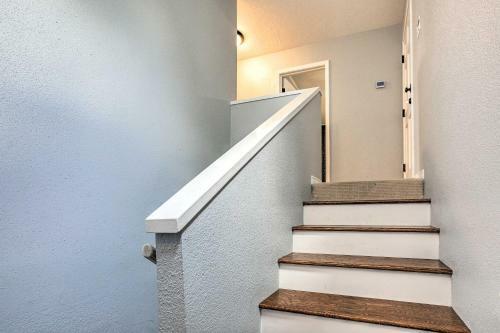 Modern Lake Livingston Townhome Water Views!