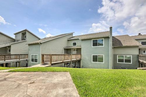 Modern Lake Livingston Townhome Water Views!