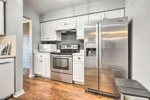 Modern Lake Livingston Townhome Water Views!
