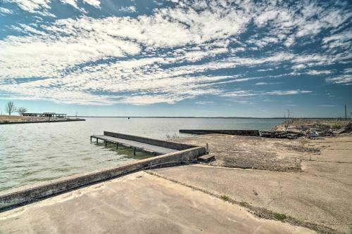 Modern Lake Livingston Townhome Water Views!