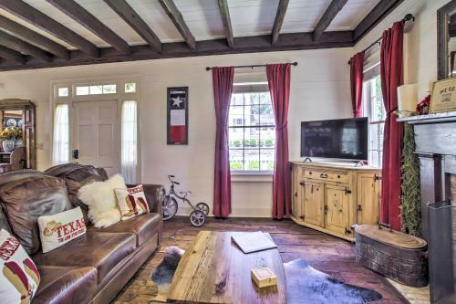 Well-appointed And Spacious Chappell Hill House
