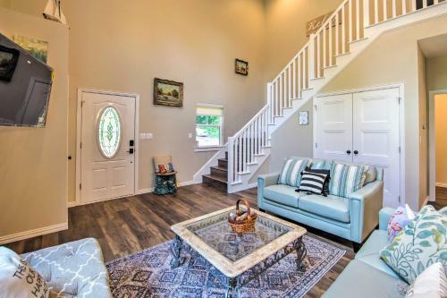 Just-built Eustace Getaway - Walk To The Lake