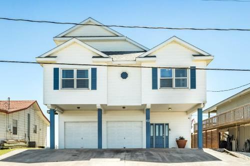 Beautiful House In Freeport On Deep Water Canal
