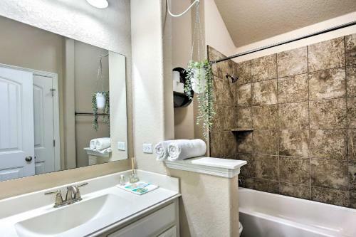 Suburban San Antonio Home With Covered Patio!