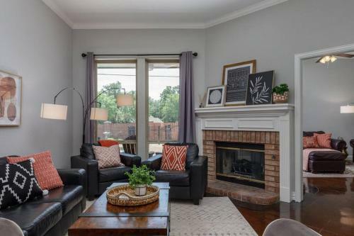 Executive Family Home With Pool In Keller