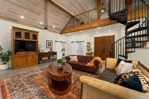 Villa Luxury Barn House With Pool