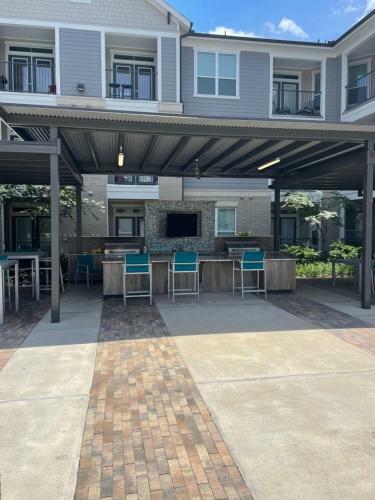 Luxurious Apartment In Katy