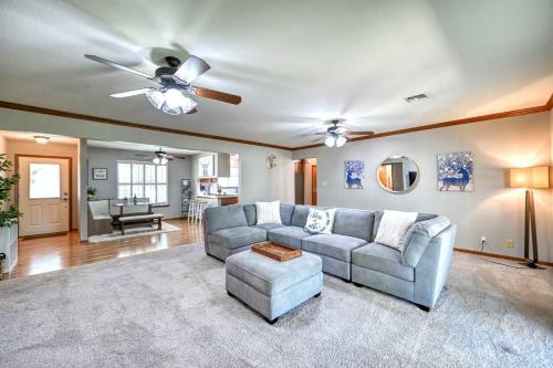 Cozy Haus With Bbq And Fire Pit! Close To Main St!