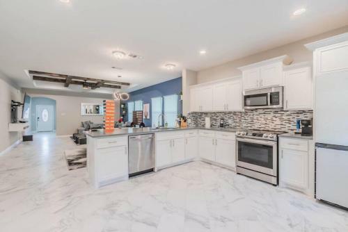 Modern 4 Br Near Downtown, Zoo