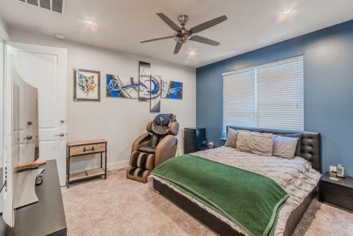 Stunning Townhome Near Uptown
