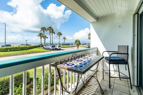 Charming Coastal Ocean View Galveston Condo