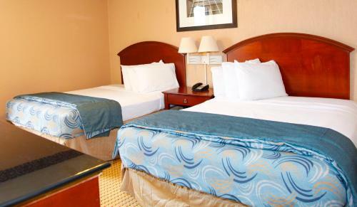Hotel America's Airport Inn & Suites