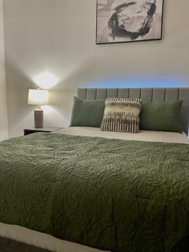 Apartamento Upscale Living With A City Sky View