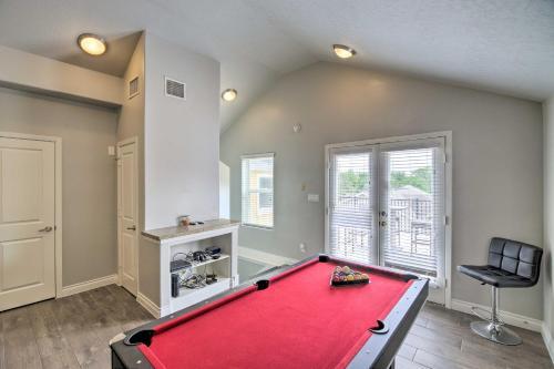 Charming Houston Townhome About 5 Mi To Downtown!