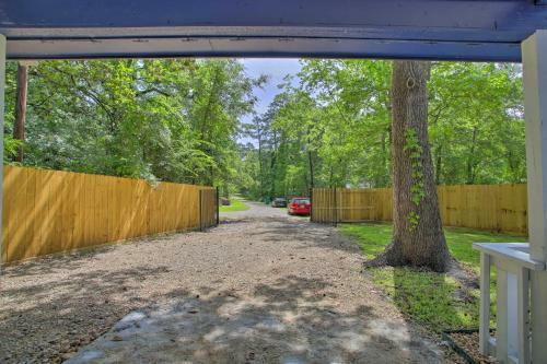 Pet-friendly Retreat About 2 Mi To Lake Conroe!