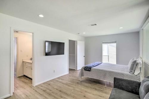 Amazing Waterfront Townhome With Patio And Grill!