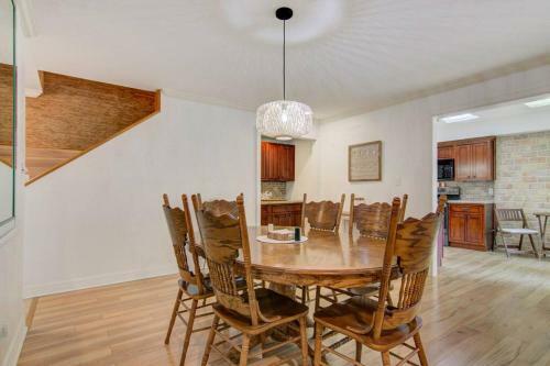 Modern Coastal Style Townhome Next To Golf Course